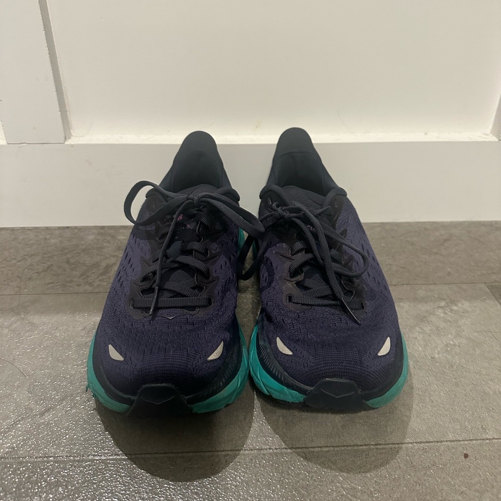Women’s HOKA Clifton’s size 6